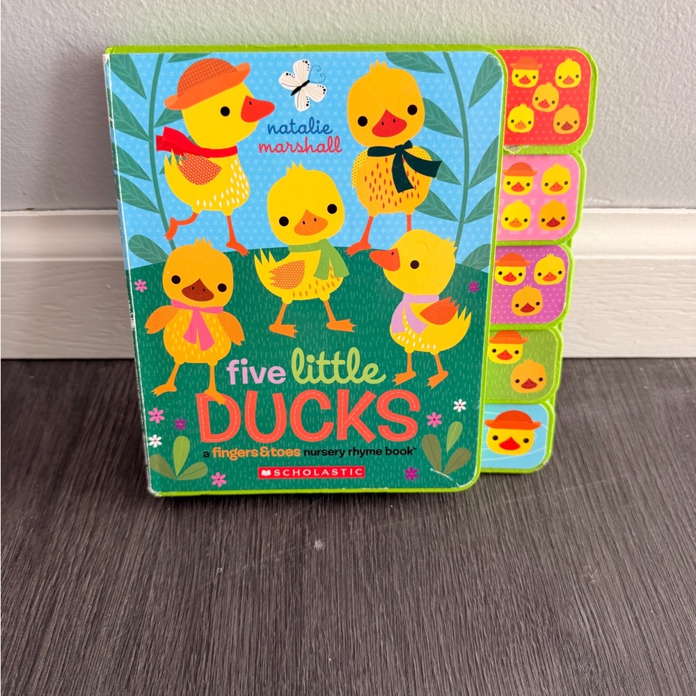 Scholastic Five Little Ducks Nursery Rhyme Board Book - good condition